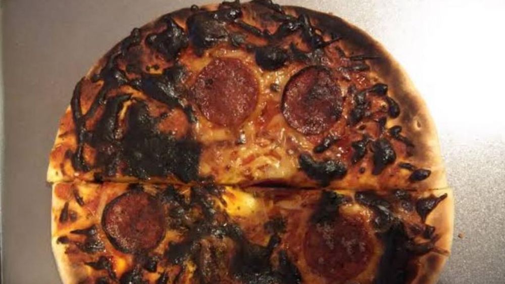 10 Potret pizza berbentuk absurd, nyelenehnya bikin gagal lapar