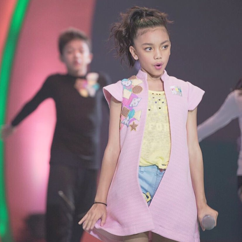 10 Potret transformasi Naura Ayu anak Nola B3, kini makin stylish