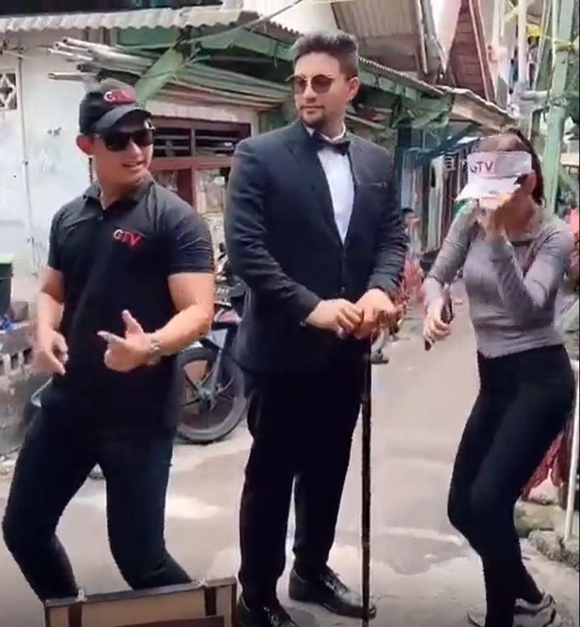 8 Potret Ammar Zoni jadi 'Mr Money' uang kaget, gayanya gagah banget