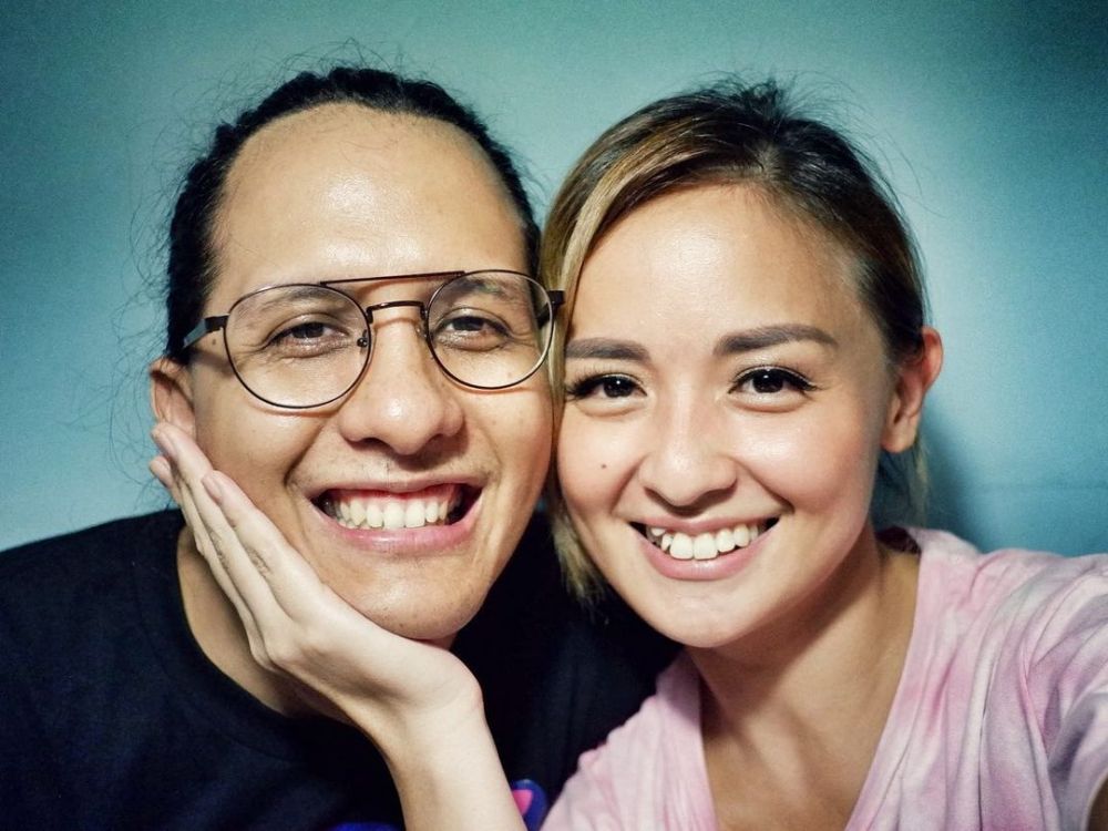 10 Potret kebersamaan Raditya Oloan & Joanna dari awal nikah, romantis