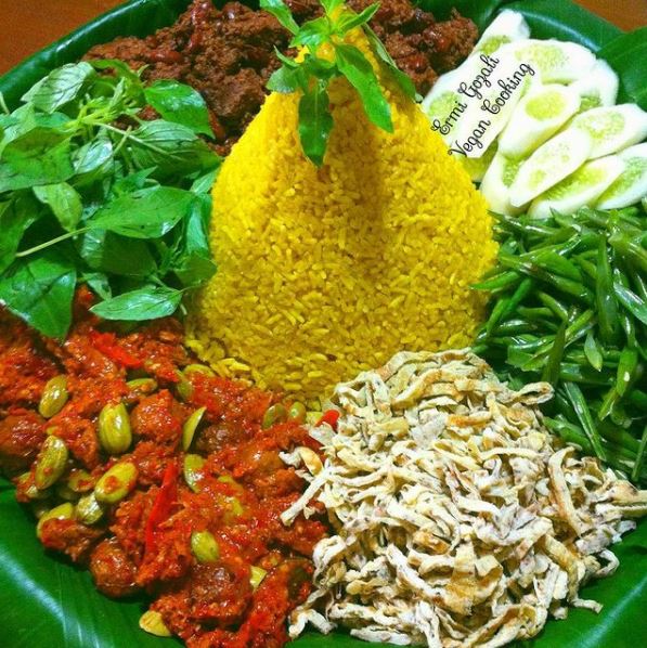 15 Makanan pengganti kue ulang tahun, puding hingga martabak