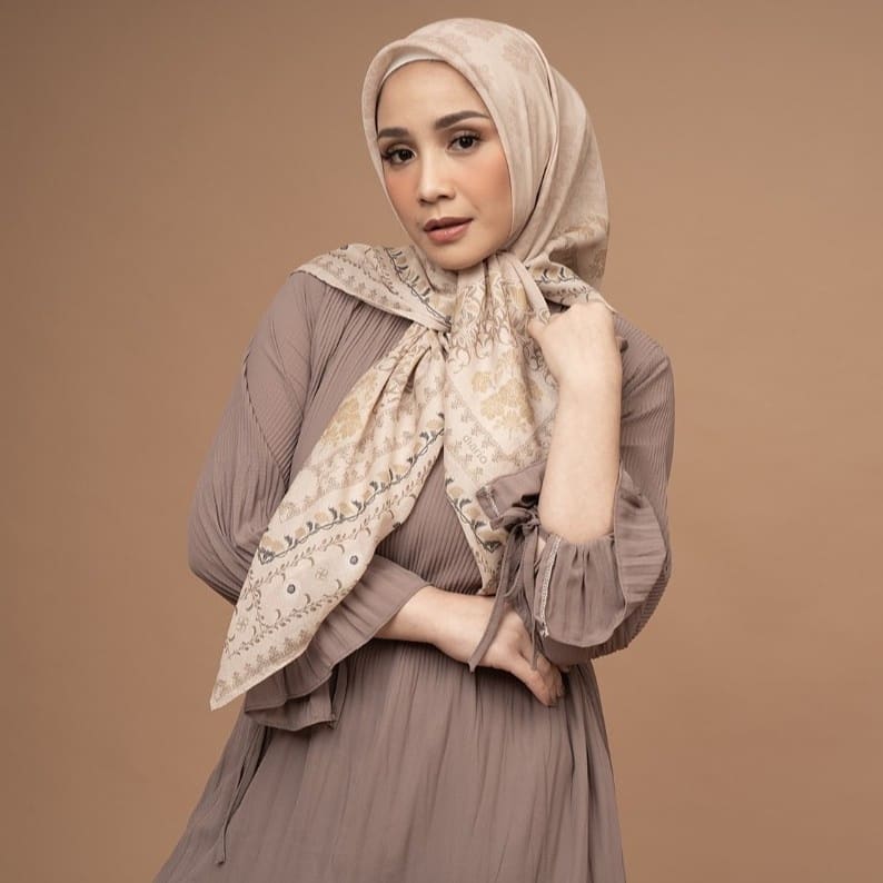 Potret 8 penyanyi saat kenakan hijab, adem banget