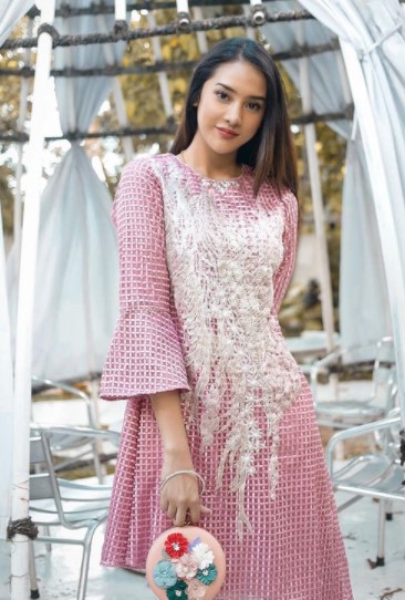 8 Potret Anya Geraldine dengan busana muslim ini cocok jadi inspirasi 