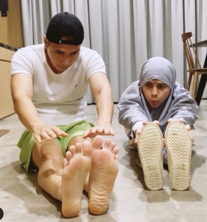 10 Gaya outfit Nycta Gina di keseharian, gayanya nyeleneh