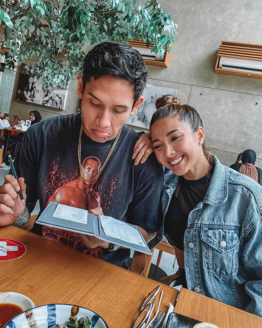 Potret keseharian 9 Ratu FTV dan pasangan, romantisnya bikin baper