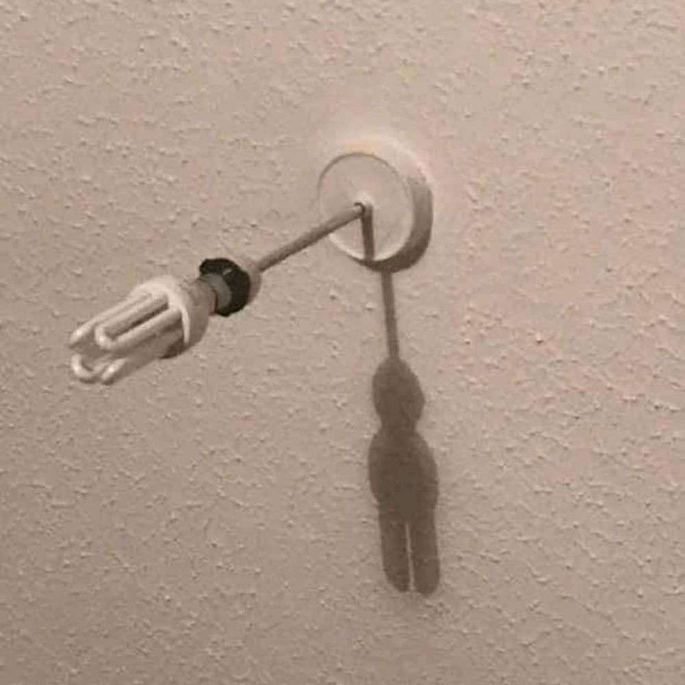 10 Potret absurd bayangan di tempat umum, bikin mikir keras