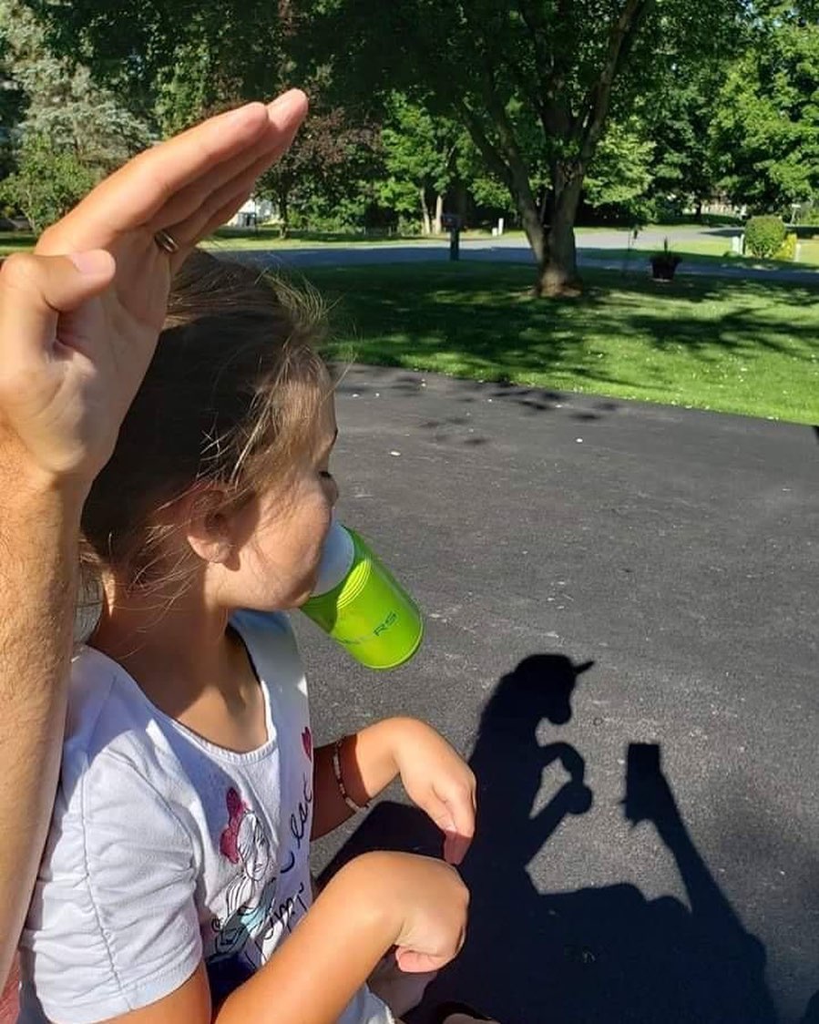 10 Potret absurd bayangan di tempat umum, bikin mikir keras