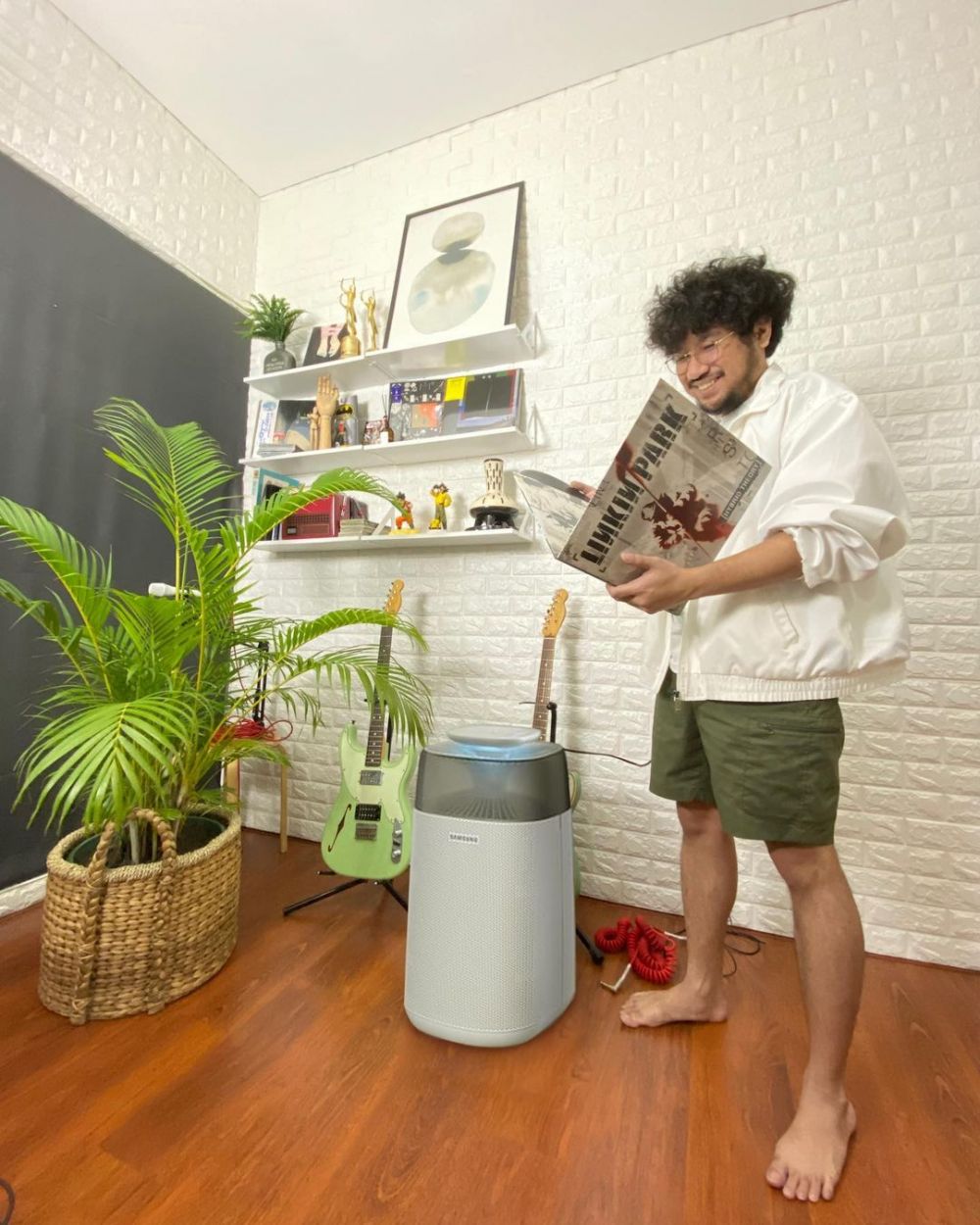 10 Penampakan rumah Kunto Aji, interiornya banyak tanaman