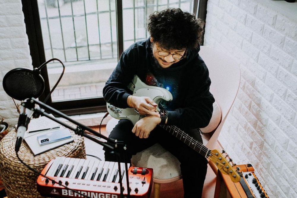 10 Penampakan rumah Kunto Aji, interiornya banyak tanaman