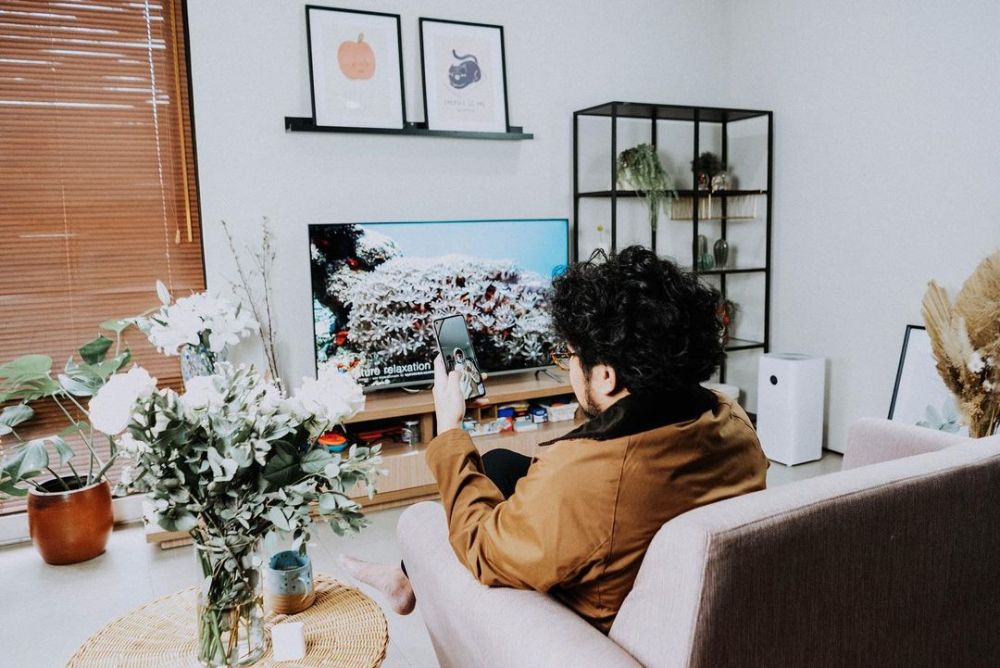 10 Penampakan rumah Kunto Aji, interiornya banyak tanaman