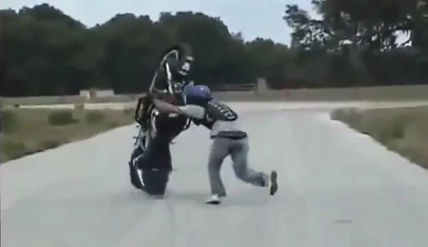 14 Aksi pamer atraksi motor ini endingnya bikin tepuk jidat