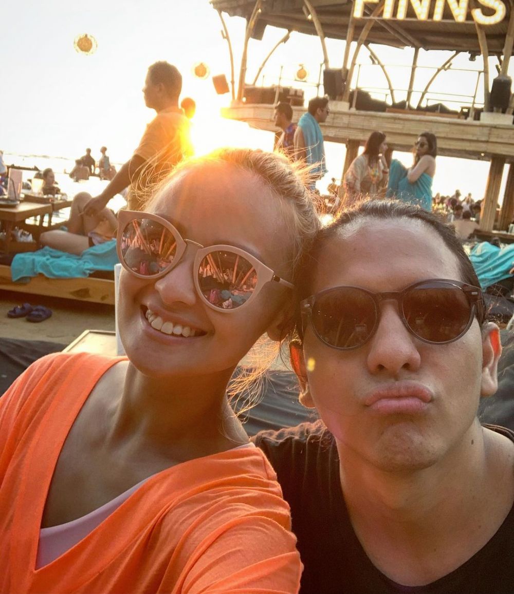 10 Momen kenangan Raditya Oloan dan Joanna Alexandra saat liburan