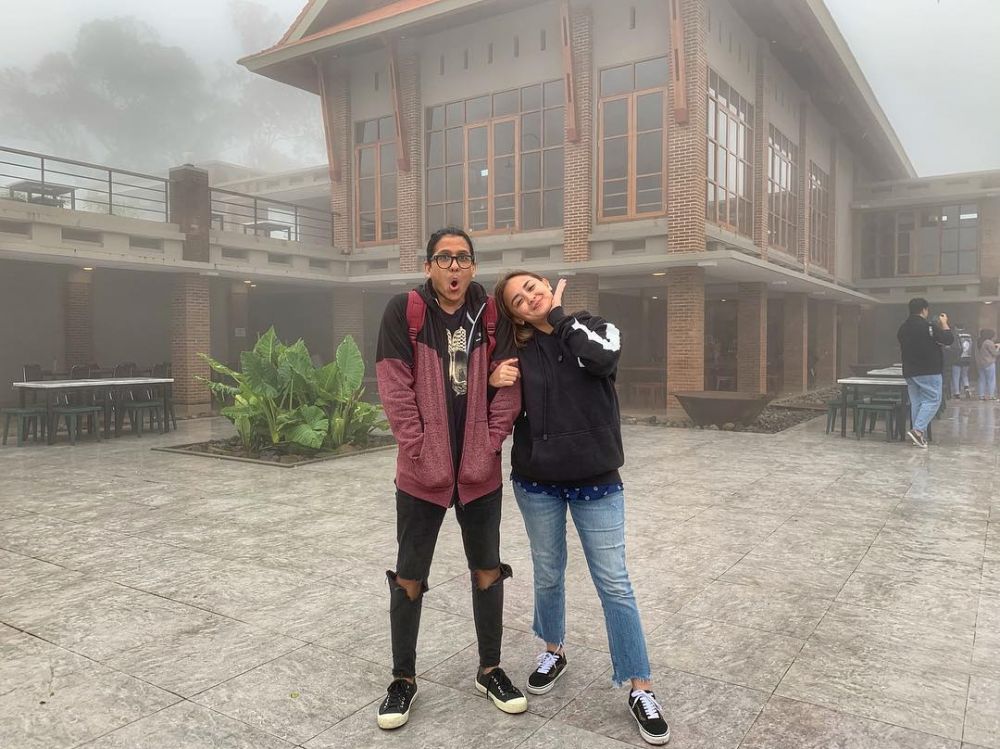 10 Momen kenangan Raditya Oloan dan Joanna Alexandra saat liburan