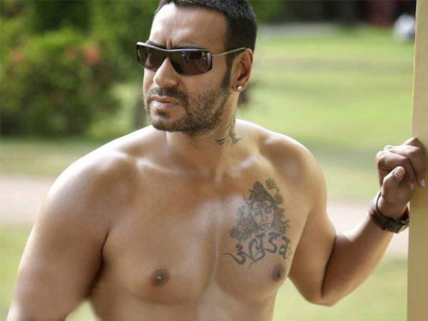 Momen 10 seleb Bollywood perlihatkan tato di tubuh, ada makna unik