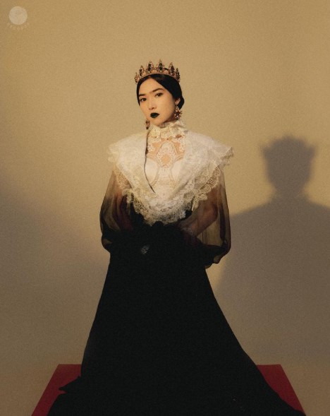 10 Pemotretan seleb cantik bertema putri kerajaan, tampil anggun