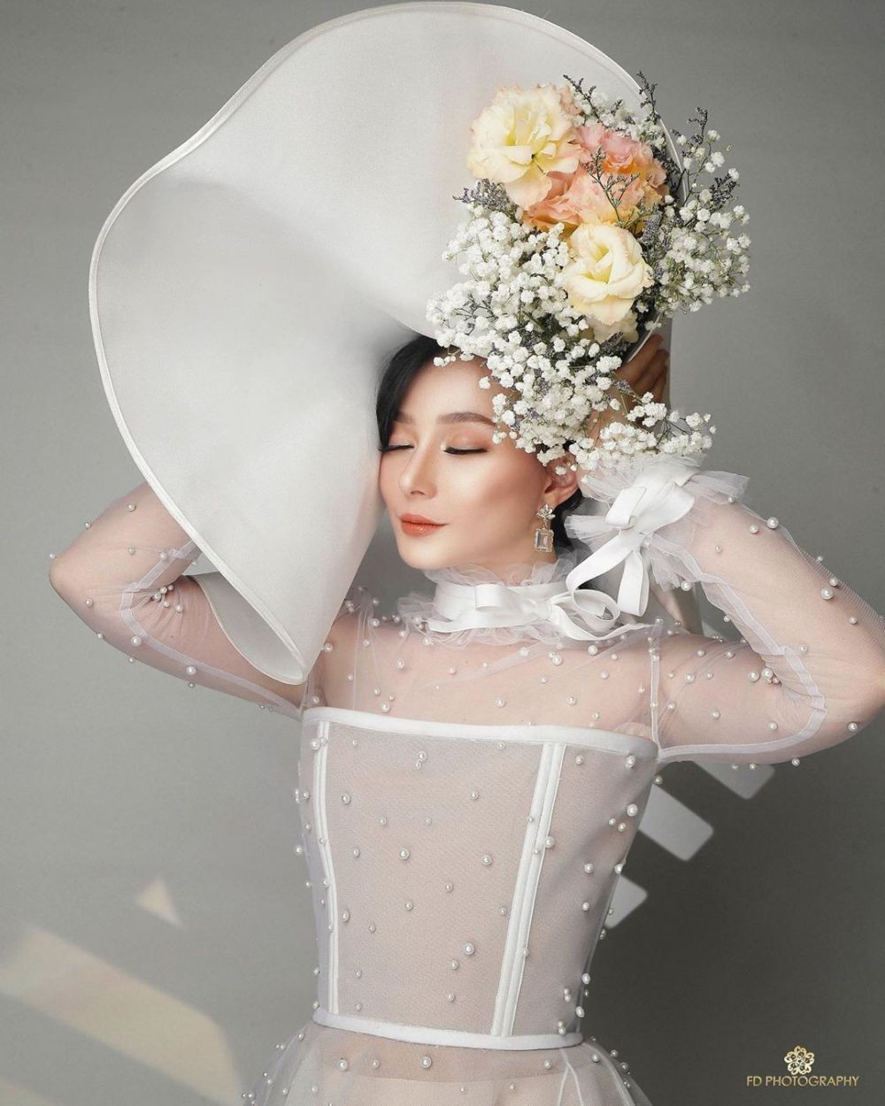 10 Pemotretan seleb cantik bertema putri kerajaan, tampil anggun