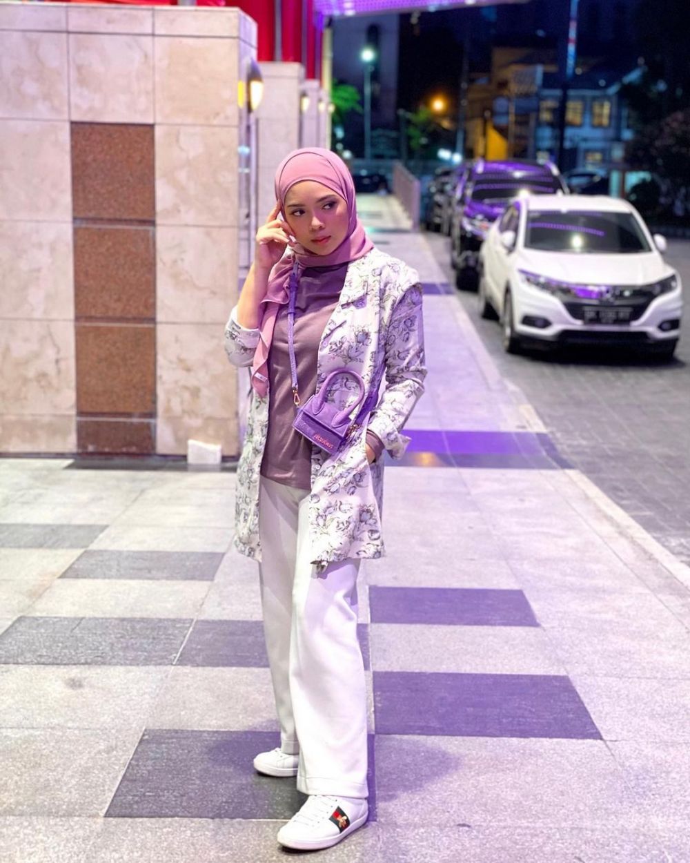 Pesona 10 istri YouTuber Tanah Air, cantiknya bikin susah kedip