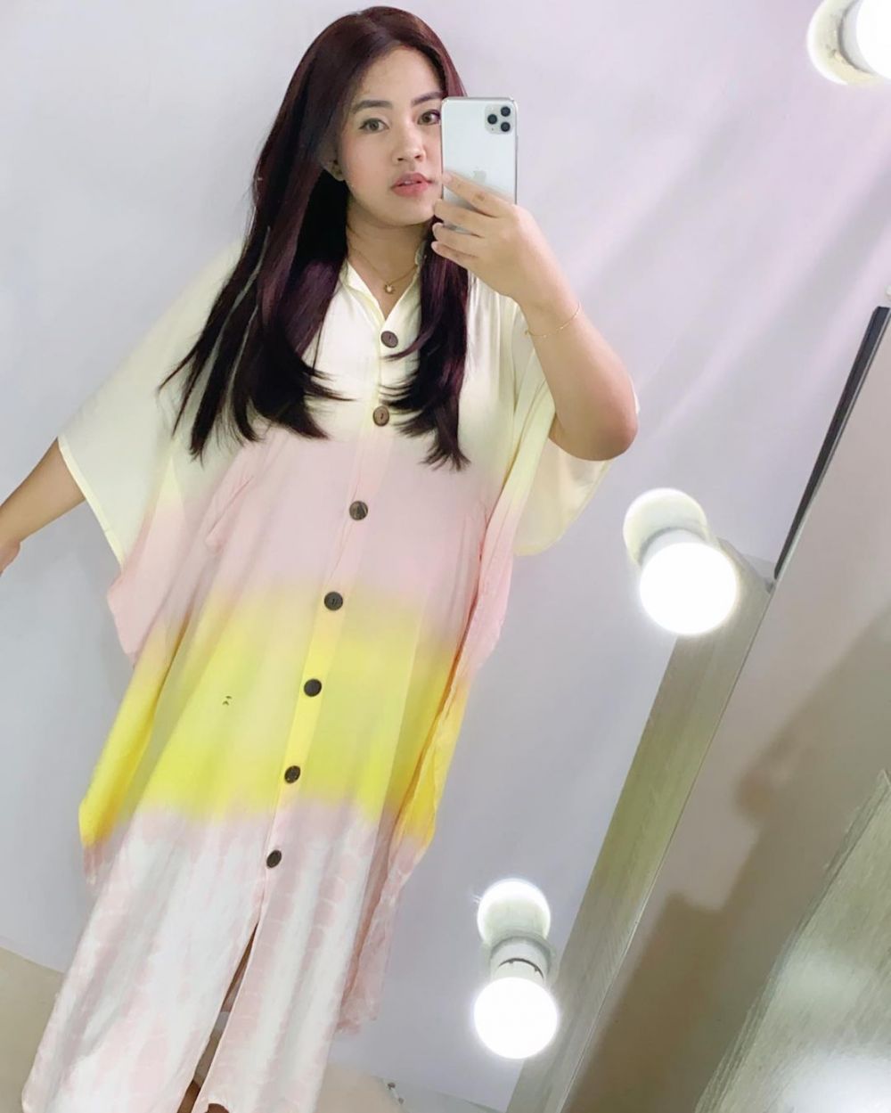 Pesona 10 istri YouTuber Tanah Air, cantiknya bikin susah kedip