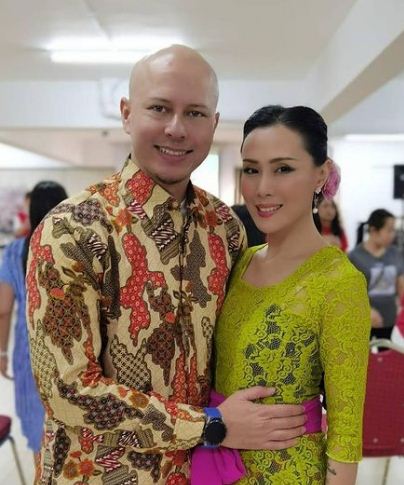 5 Potret harmonis seleb yang menikah dengan pendeta, bikin baper