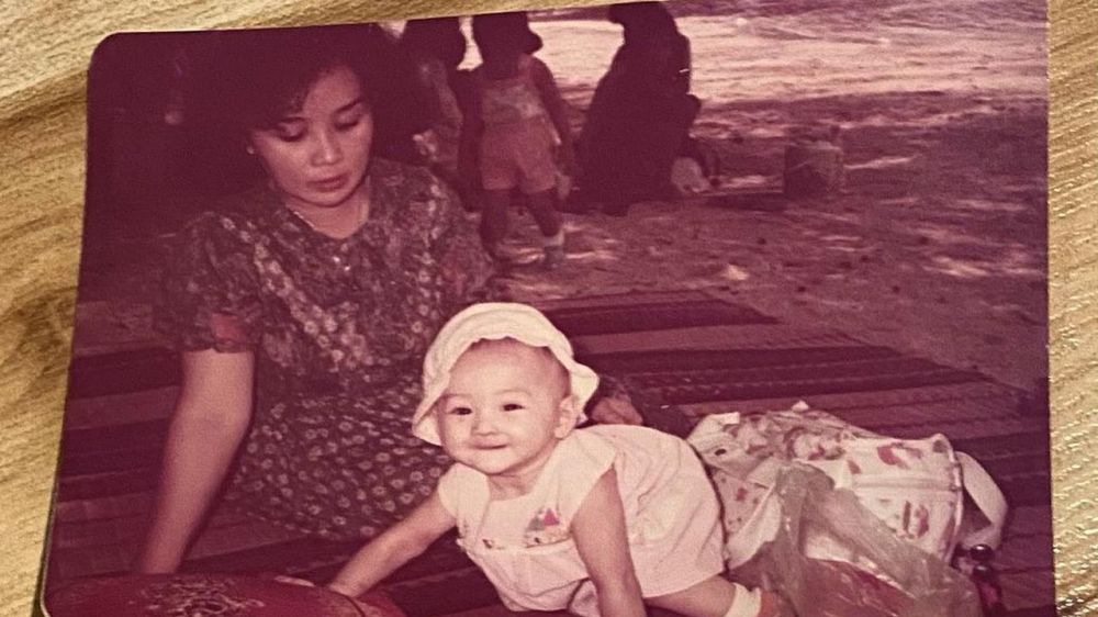 10 Potret masa kecil Mona Ratuliu, parasnya bule banget