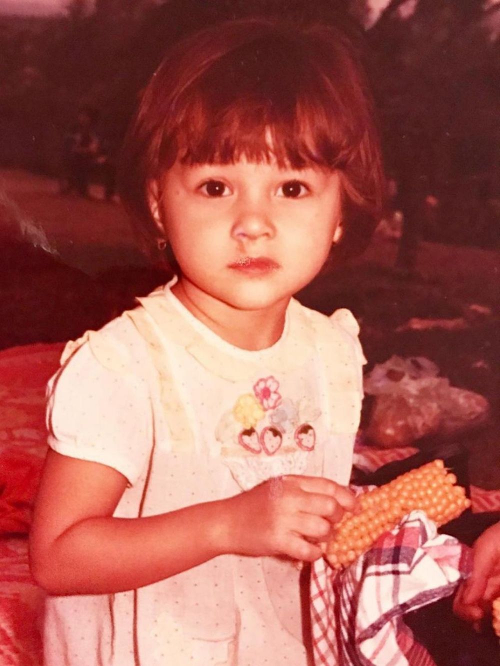 10 Potret masa kecil Mona Ratuliu, parasnya bule banget