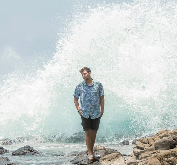 12 Gaya Stuart Collin keliling Indonesia, keren dan cool abis