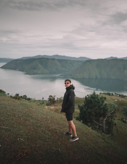 12 Gaya Stuart Collin keliling Indonesia, keren dan cool abis