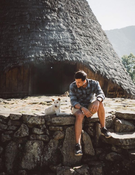 12 Gaya Stuart Collin keliling Indonesia, keren dan cool abis