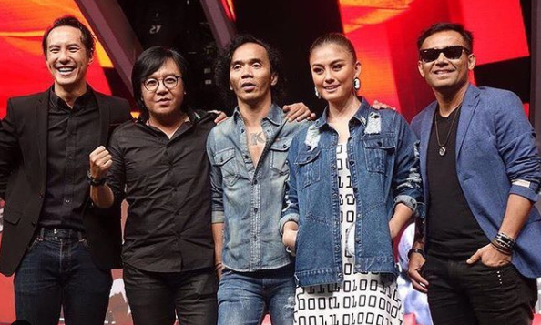Bersahabat sejak lama, 9 foto kebersamaan Agnez Mo dan Daniel Mananta