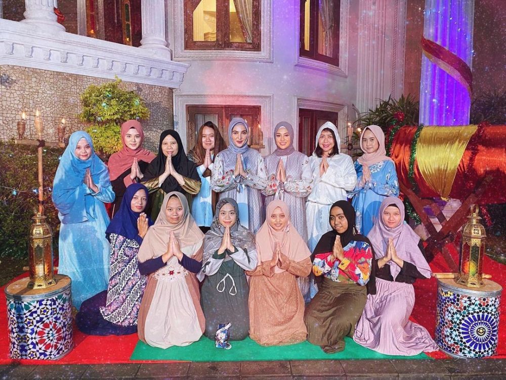 10 Gaya outfit keluarga Ashanty dari Ramadan hingga Idulfitri, kompak