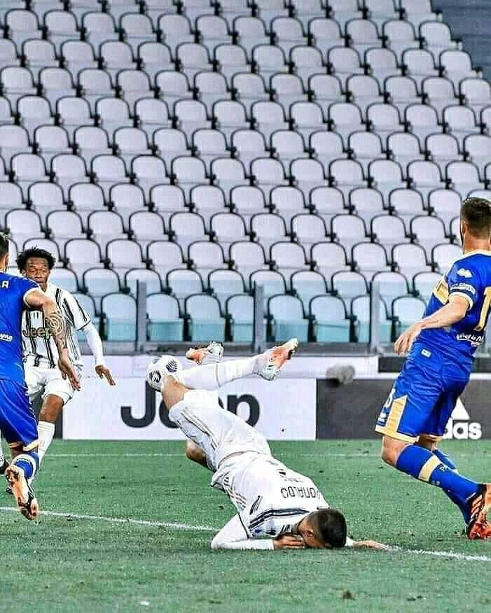 10 Momen canggung di tempat umum ini bikin senyum-senyum nggak jelas