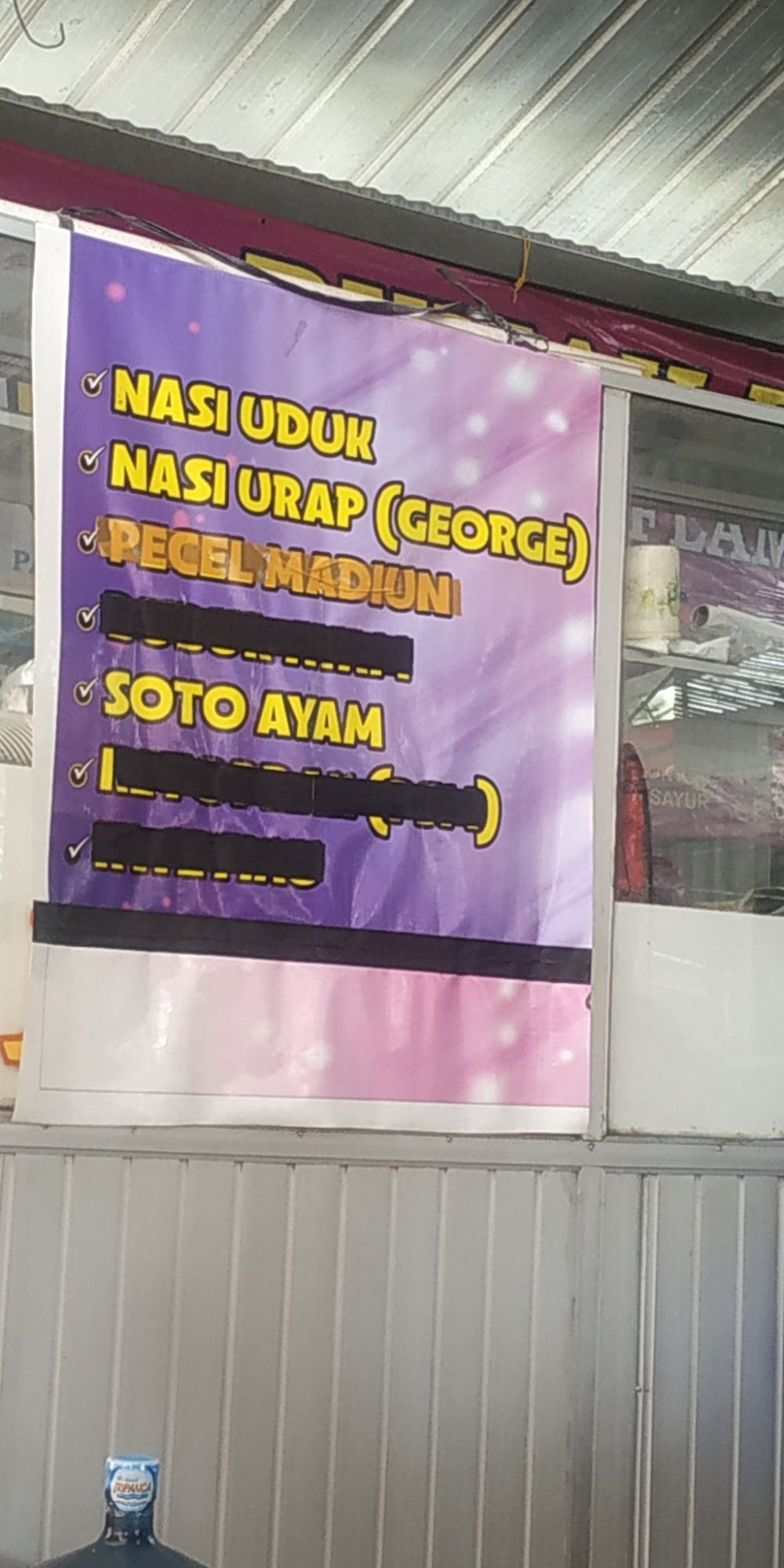 10 Tulisan lucu di pedagang nasi uduk, bikin geleng kepala yang baca