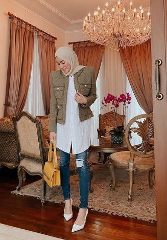 8 Gaya fashion padu padan hijab dan blazer ala Olla Ramlan, berkelas