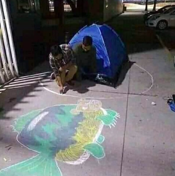 15 Kelakuan lucu cowok kurang kerjaan pas di luar rumah ini kocak abis