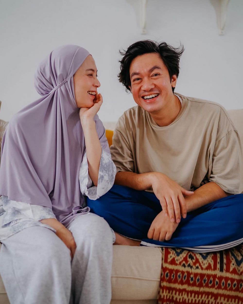 Potret istri 10 komedian saat tanpa riasan, bukti cantik natural