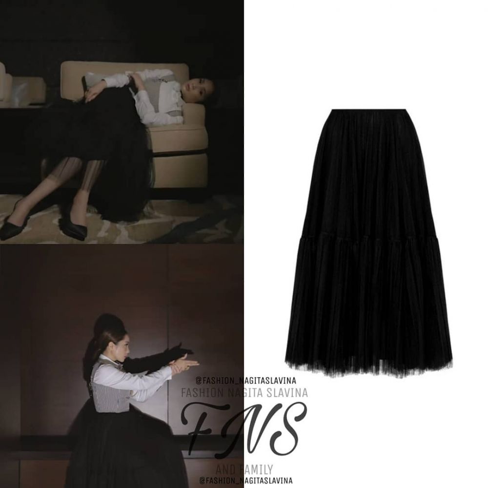 Taksiran harga 10 fashion item Nagita Slavina saat pemotretan