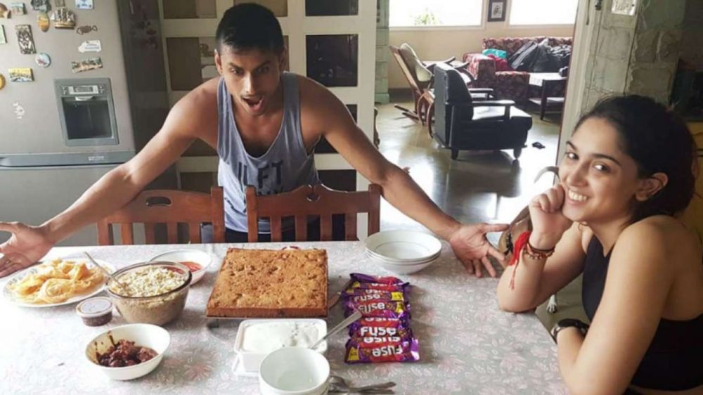 7 Potret apartemen Aamir Khan, ruang makannya sederhana