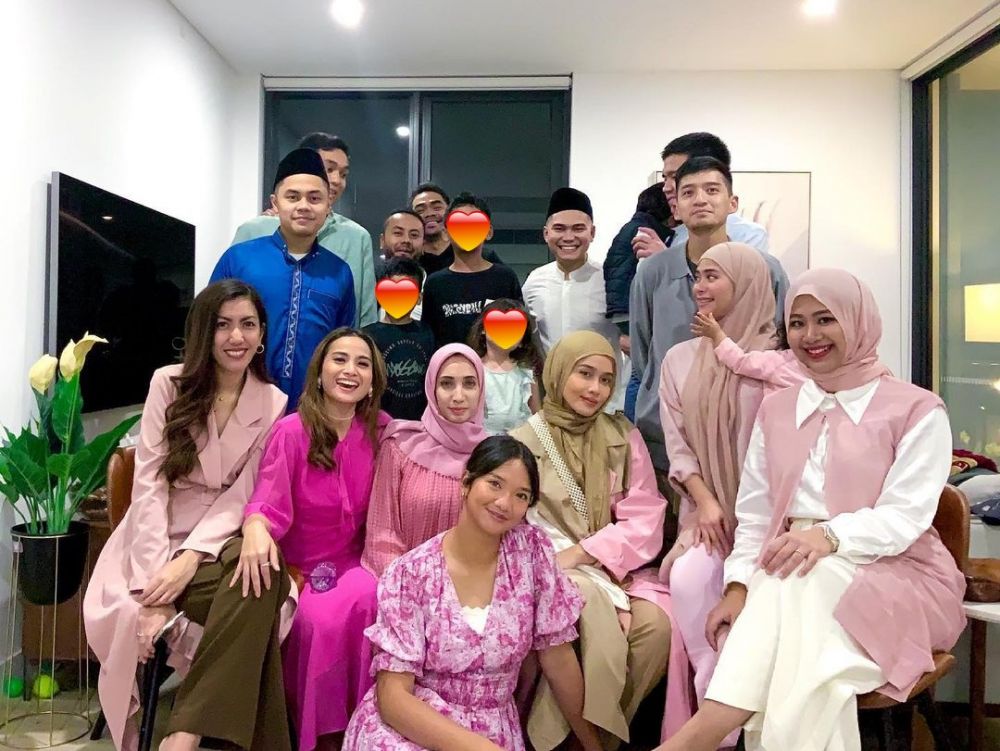 8 Momen hangat Acha Septriasa bukber bareng gengnya di Australia