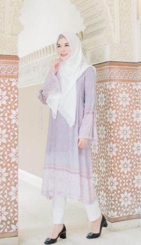 10 Gaya outfit hijab Ayana Moon, bisa jadi inspirasi Lebaran