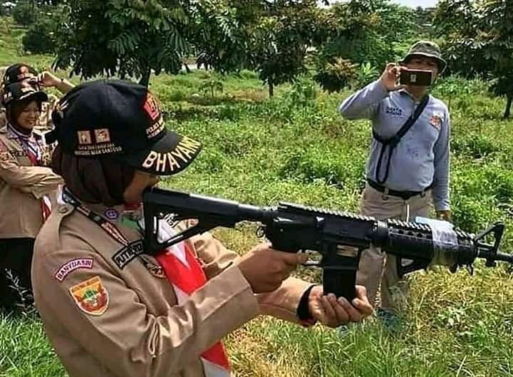 10 Aksi gereget nggak tahu cara pakai barang ini bikin ngelus dada