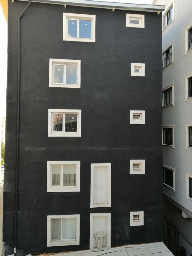 20 Penampakan absurd jendela ini bikin tepuk jidat