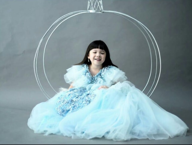 10 Gaya pemotretan Gempita berbagai tema, bak model profesional