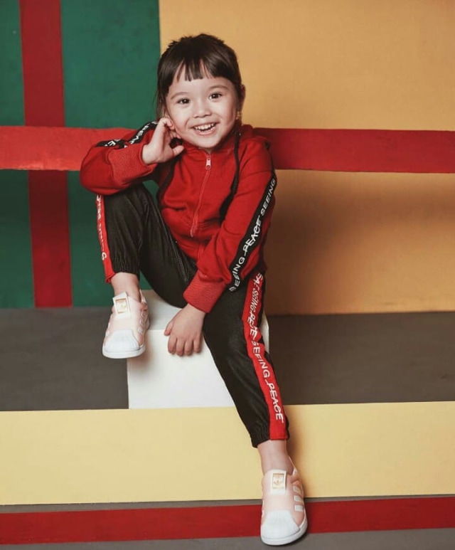 10 Gaya pemotretan Gempita berbagai tema, bak model profesional