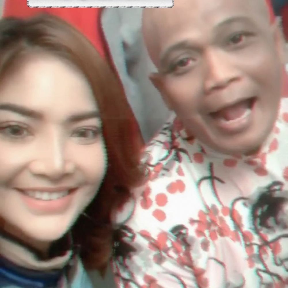 Potret kenangan 10 seleb dengan Sapri Pantun, penuh kesan mendalam