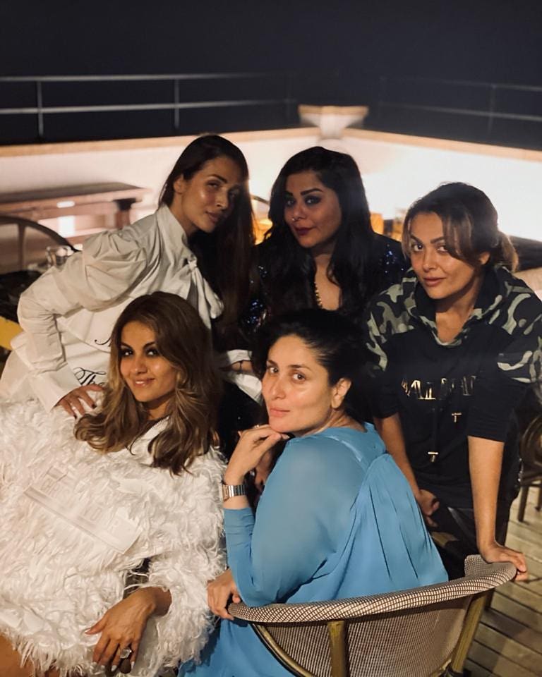 10 Beda gaya Kajol dan Kareena Kapoor tanpa makeup, tetap memesona