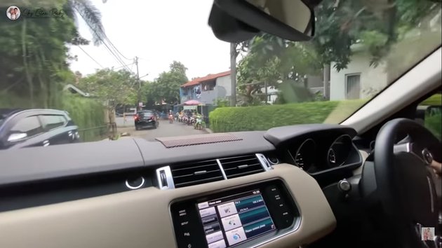 6 Potret mobil baru Citra Kirana dan Rezky Aditya, harganya miliaran