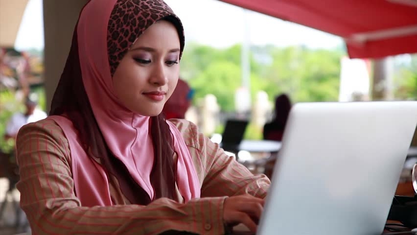 3 Cara hadapi pertanyaan rutin yang nyebelin saat lebaran