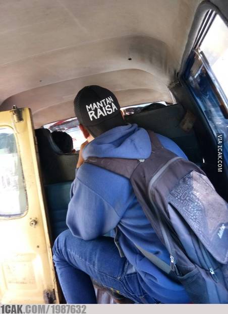 20 Kelakuan lucu penumpang bus +62 ini bikin nggak habis pikir