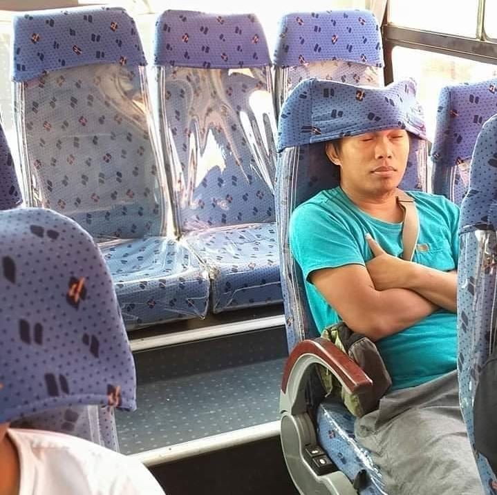 20 Kelakuan lucu penumpang bus +62 ini bikin nggak habis pikir