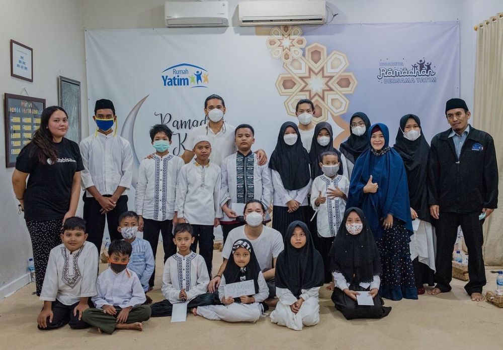 10 Momen Giorgino Abraham buka bersama anak yatim, penuh kehangatan